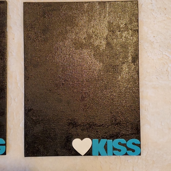 Room decor - Picture 3 of 3